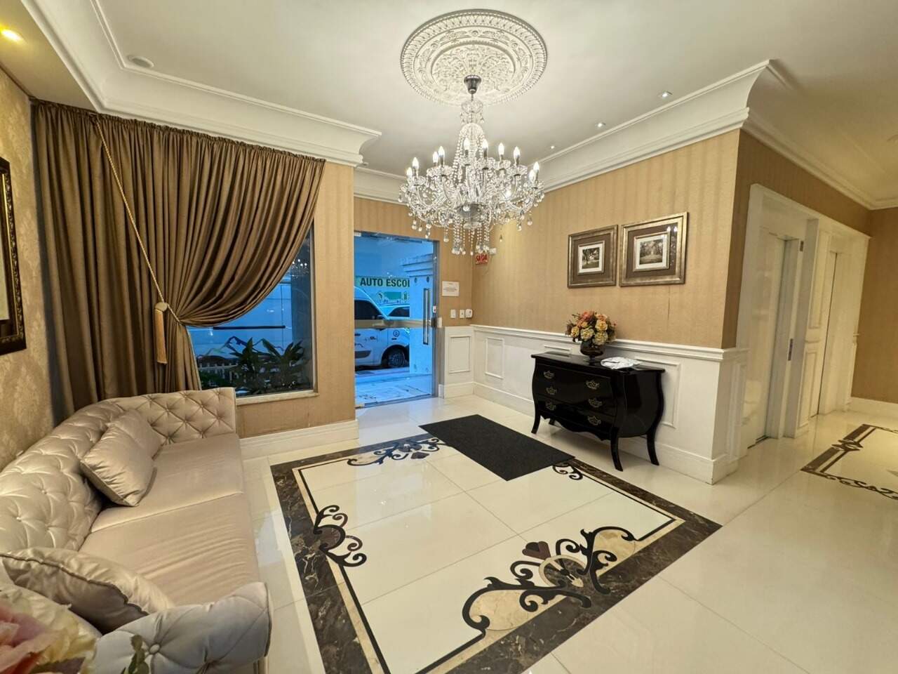 Apartamento à venda no Meia Praia: 
