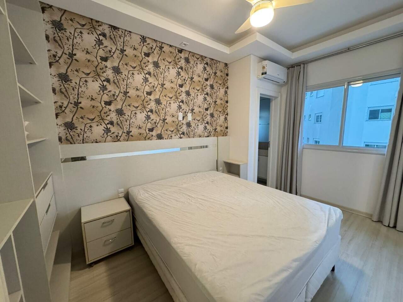 Apartamento à venda no Meia Praia: 