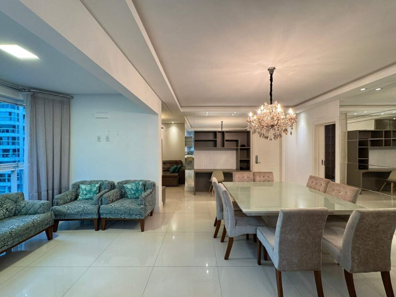 Apartamento à venda no Meia Praia: 