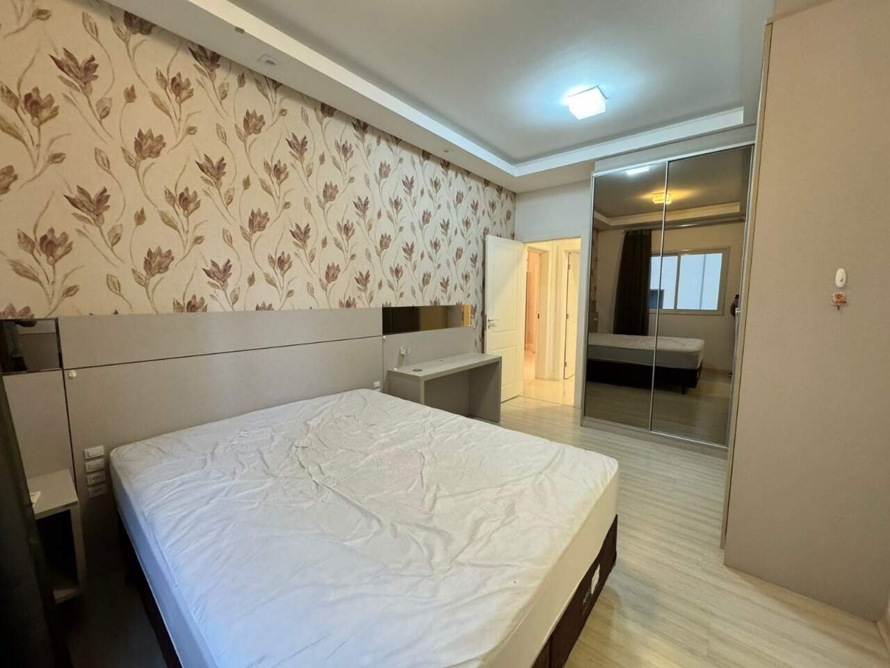 Apartamento à venda no Meia Praia: 