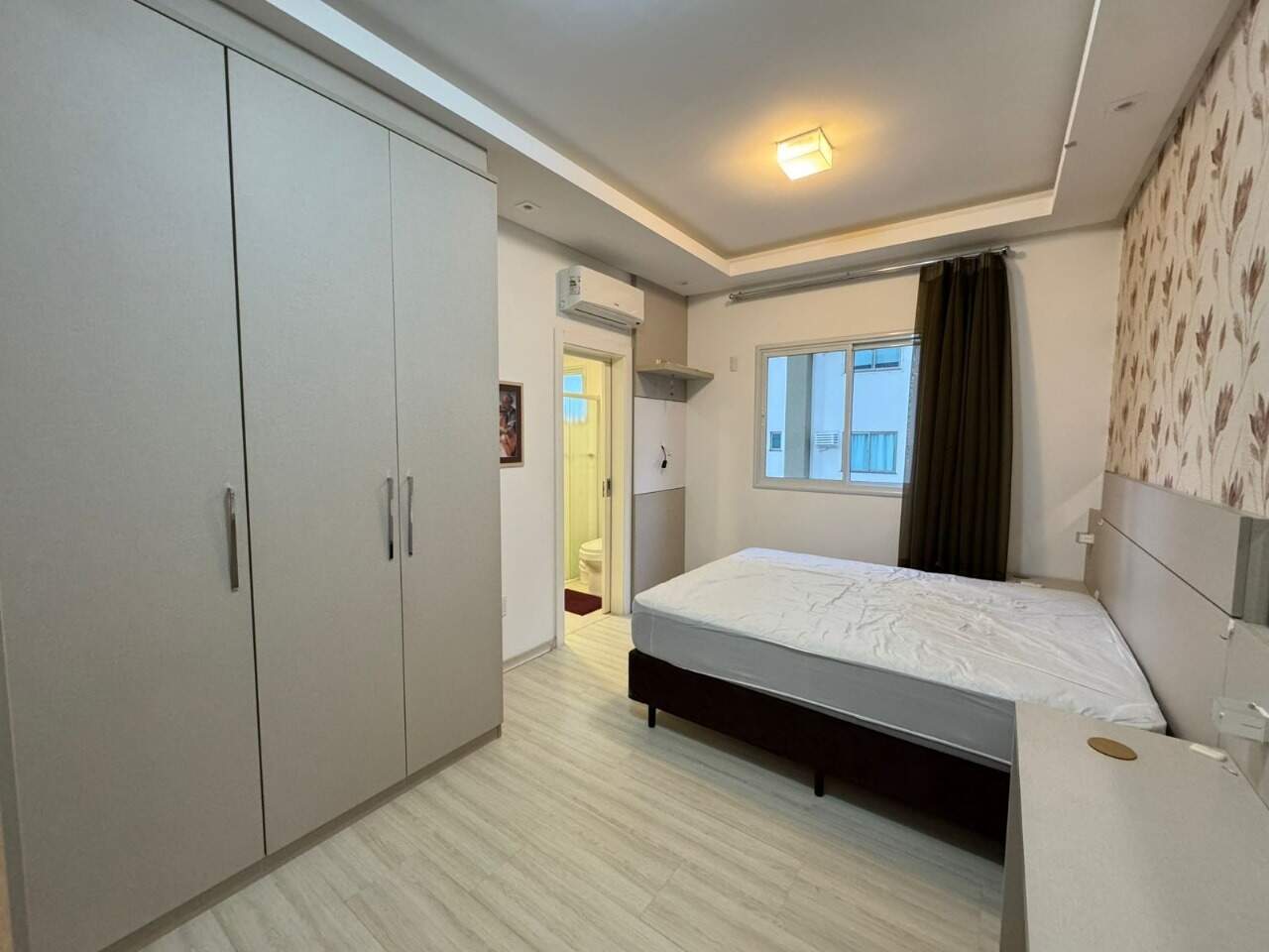 Apartamento à venda no Meia Praia: 