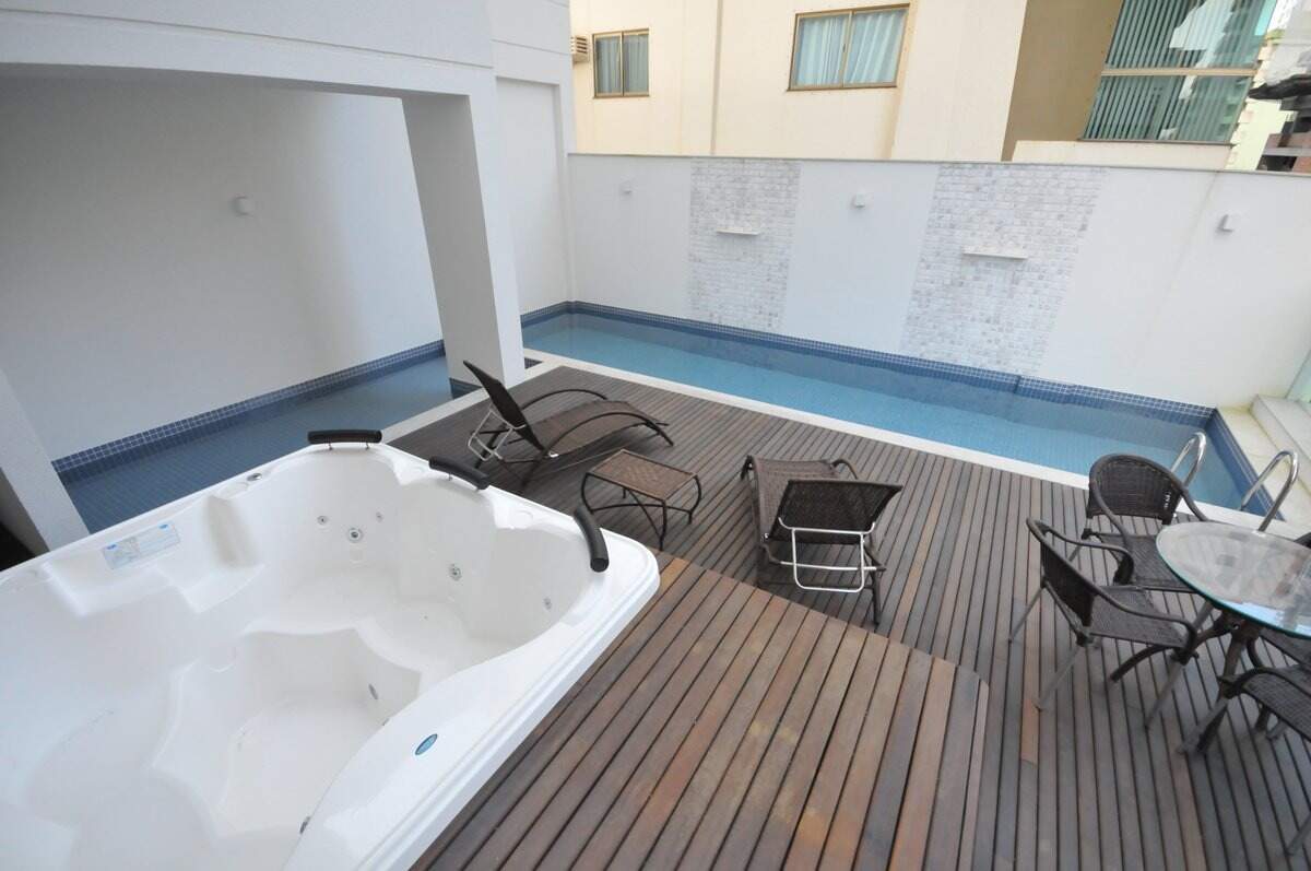 Apartamento à venda no Meia Praia: 