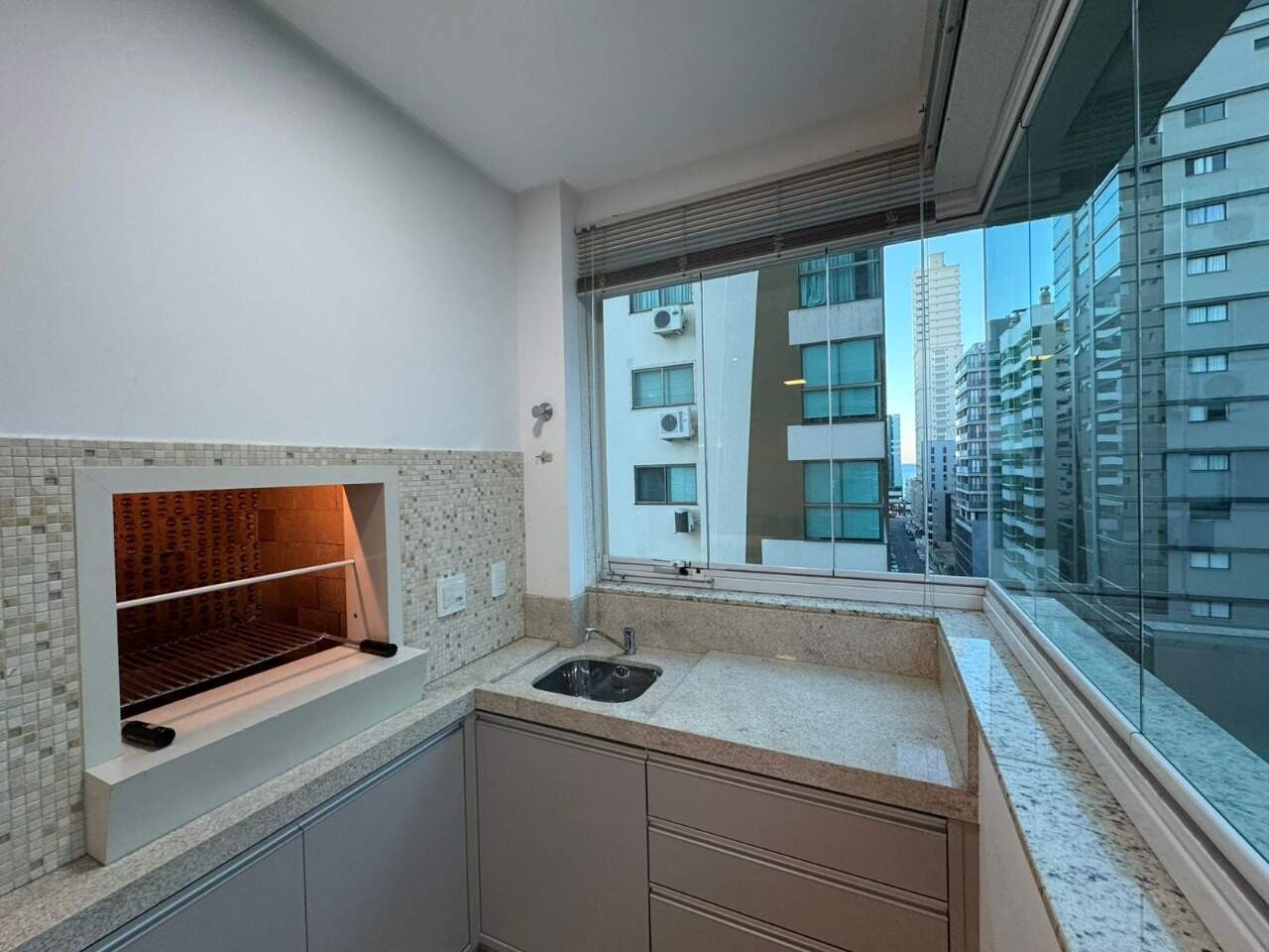 Apartamento à venda no Meia Praia: 