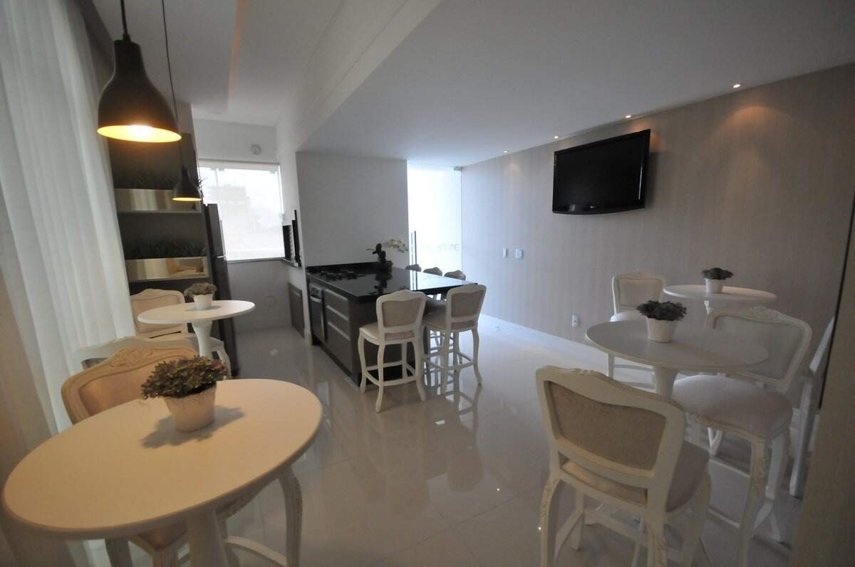 Apartamento à venda no Meia Praia: 