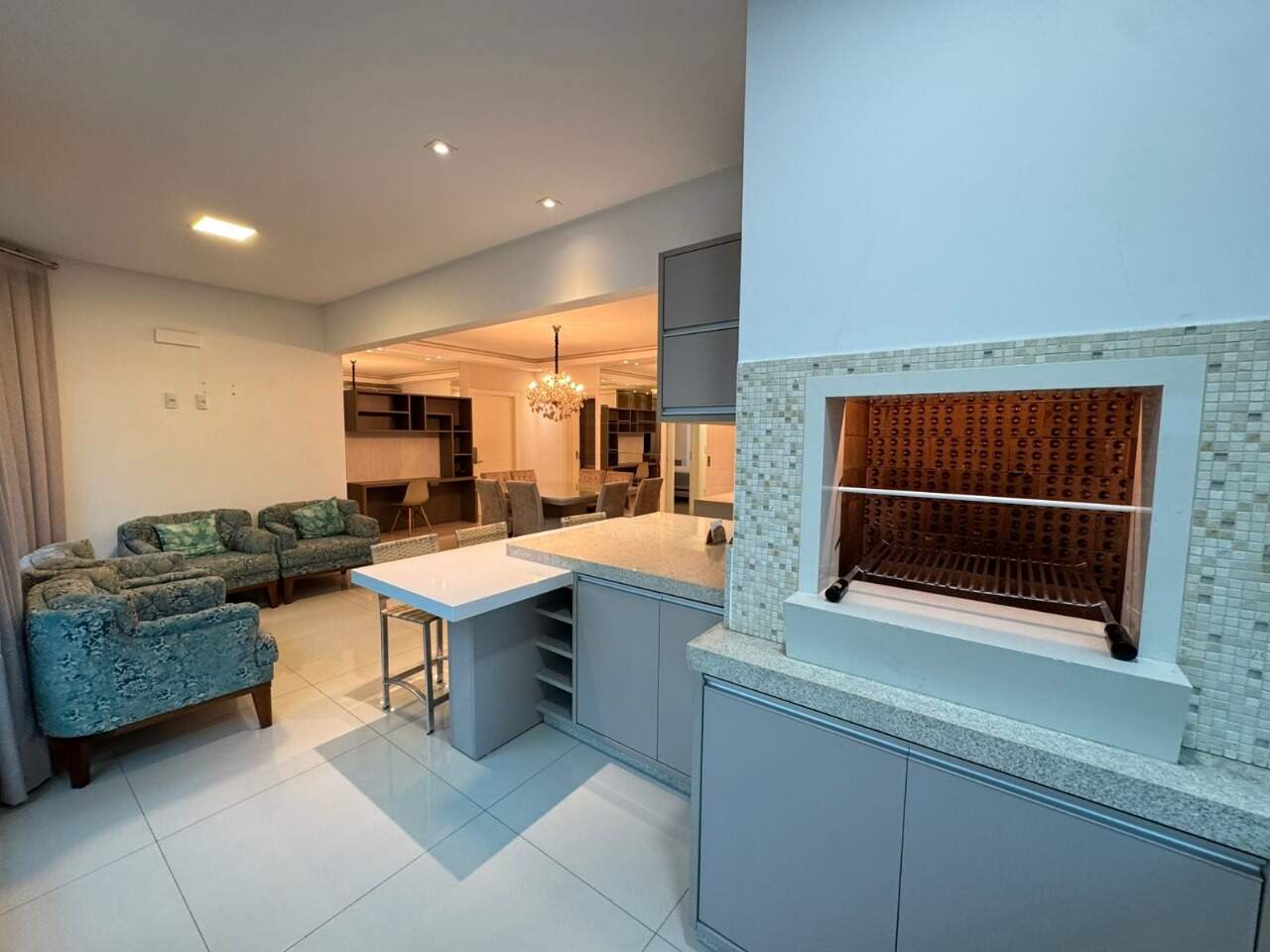 Apartamento à venda no Meia Praia: 