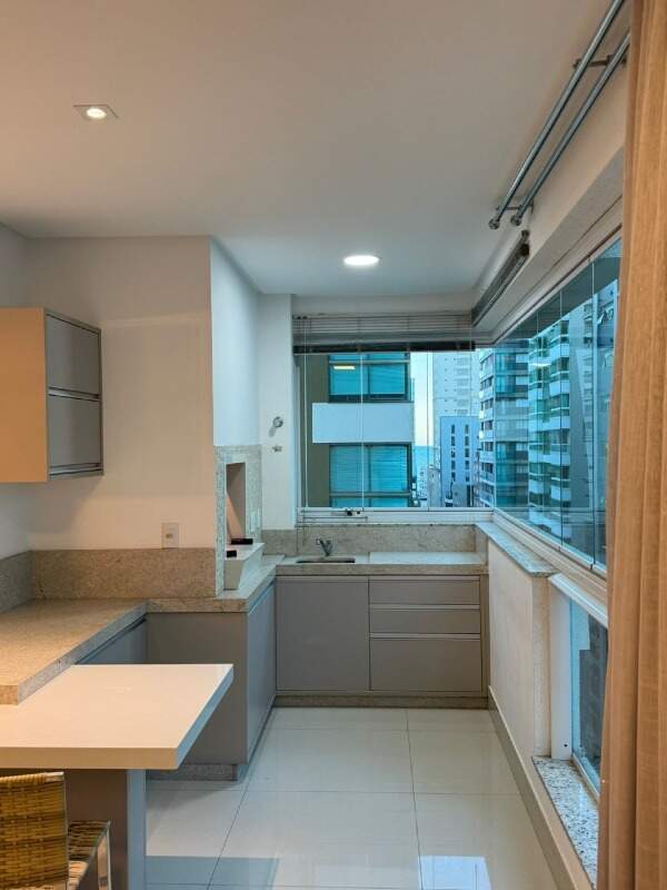 Apartamento à venda no Meia Praia: 