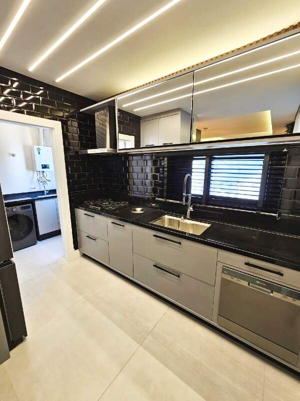Apartamento à venda no Meia Praia: 