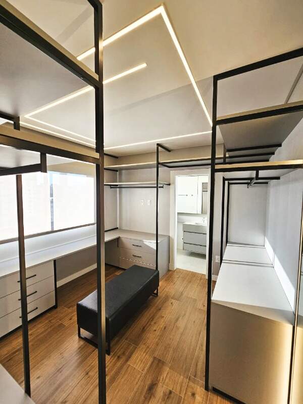 Apartamento à venda no Meia Praia: 