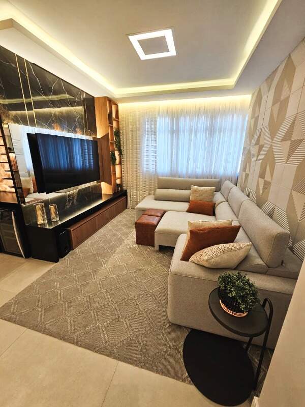 Apartamento à venda no Meia Praia: 