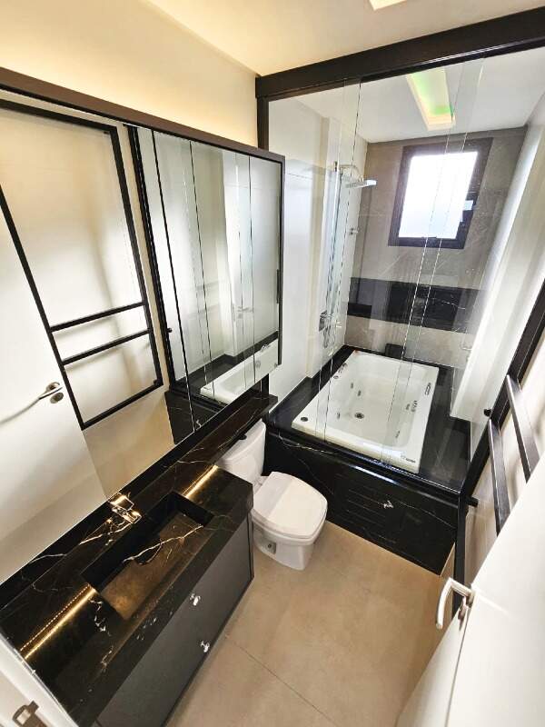Apartamento à venda no Meia Praia: 