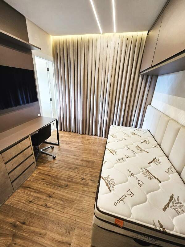 Apartamento à venda no Meia Praia: 