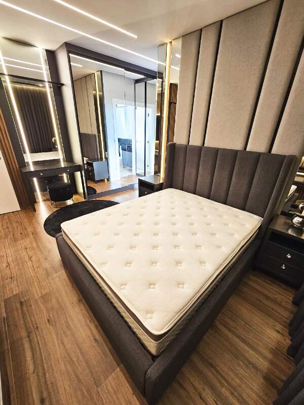 Apartamento à venda no Meia Praia: 