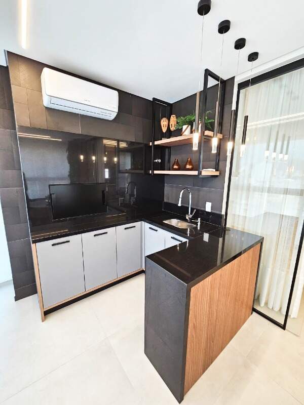 Apartamento à venda no Meia Praia: 