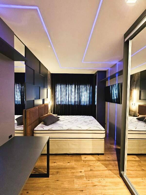 Apartamento à venda no Meia Praia: 