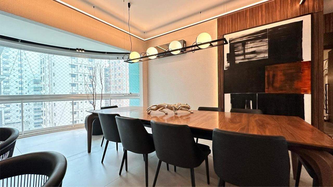 Apartamento à venda no Meia Praia: 
