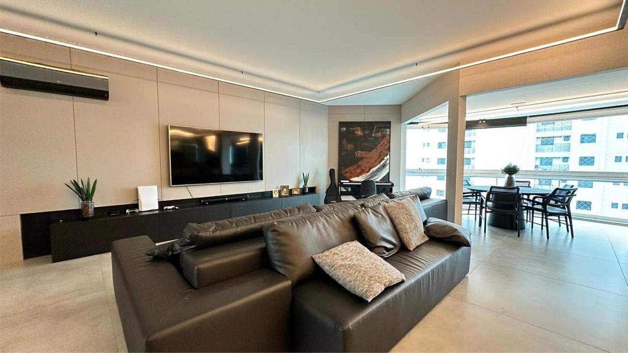 Apartamento à venda no Meia Praia: 