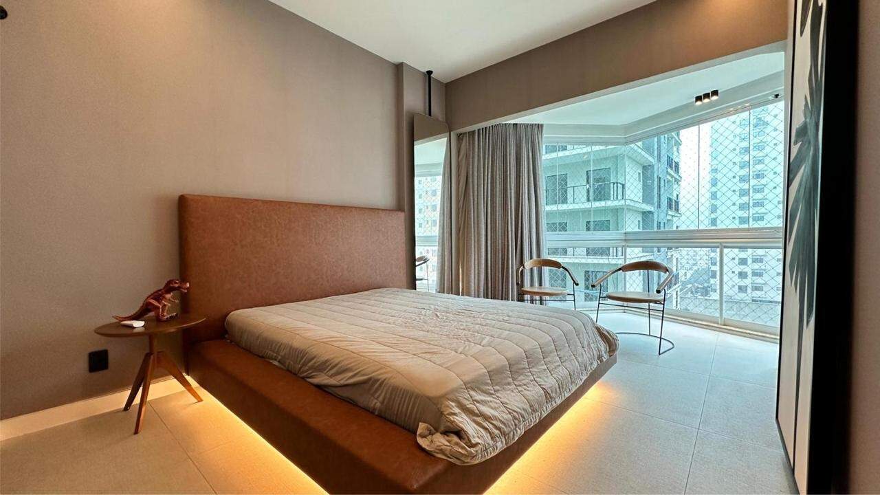 Apartamento à venda no Meia Praia: 