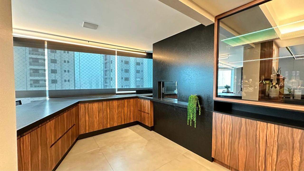 Apartamento à venda no Meia Praia: 
