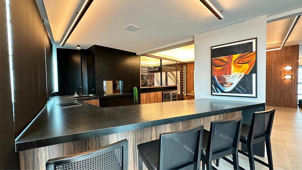 Apartamento à venda no Meia Praia: 