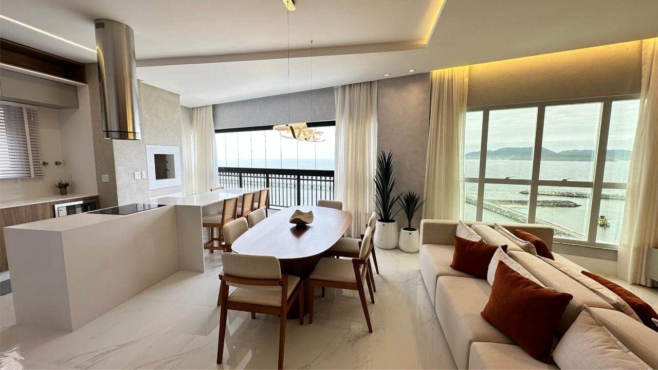 Apartamento à venda no Meia Praia: 