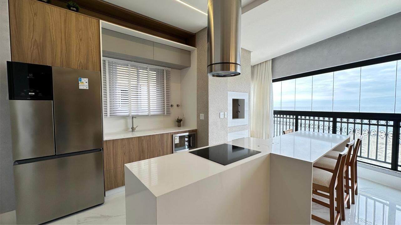 Apartamento à venda no Meia Praia: 