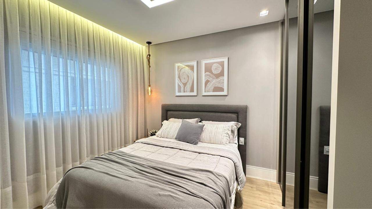 Apartamento à venda no Meia Praia: 
