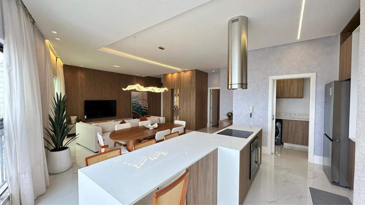 Apartamento à venda no Meia Praia: 