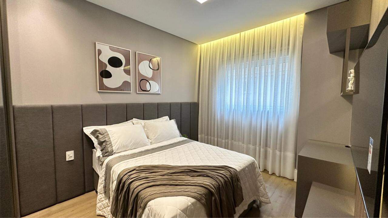 Apartamento à venda no Meia Praia: 