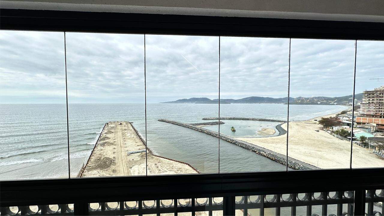Apartamento à venda no Meia Praia: 