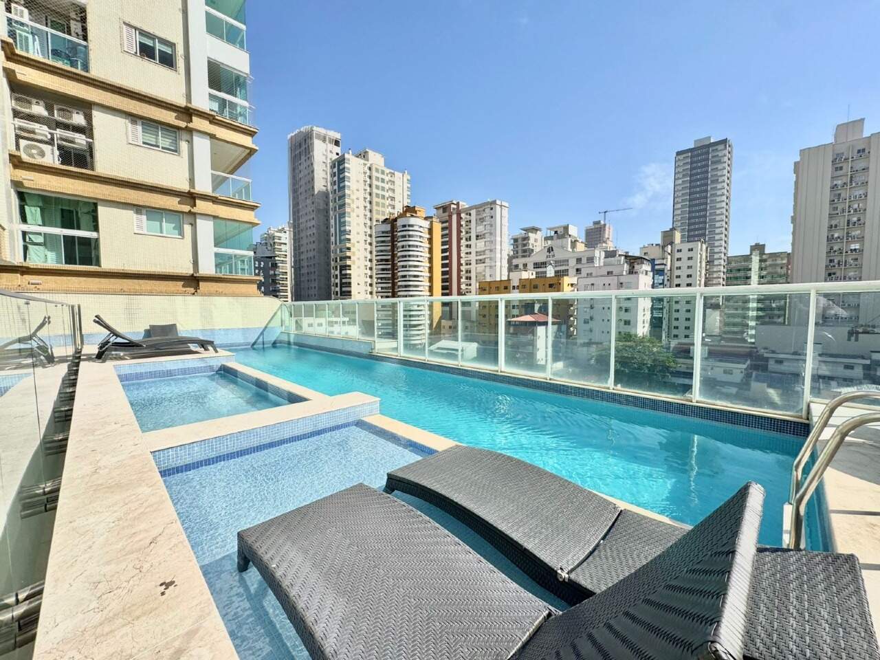 Apartamento à venda no Meia Praia: 