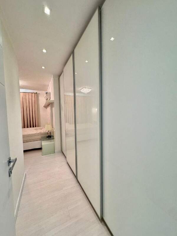 Apartamento à venda no Meia Praia: 