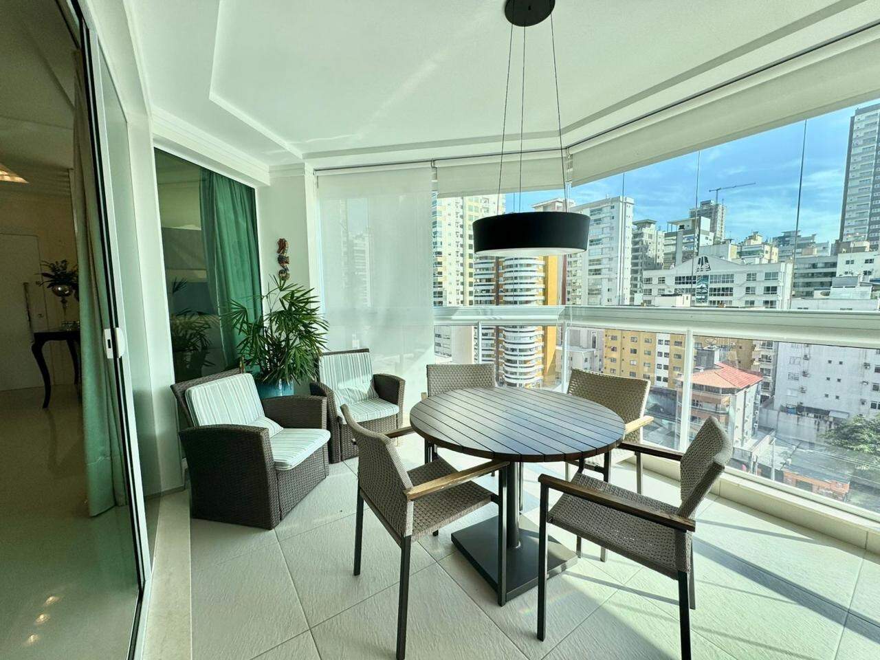 Apartamento à venda no Meia Praia: 