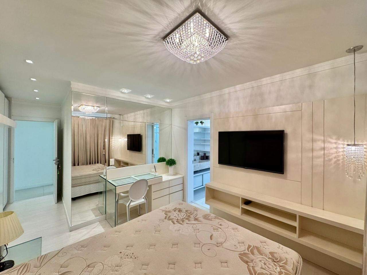 Apartamento à venda no Meia Praia: 