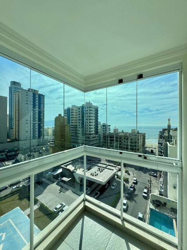 Apartamento à venda no Meia Praia: 