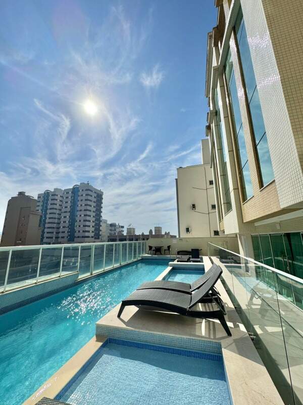 Apartamento à venda no Meia Praia: 