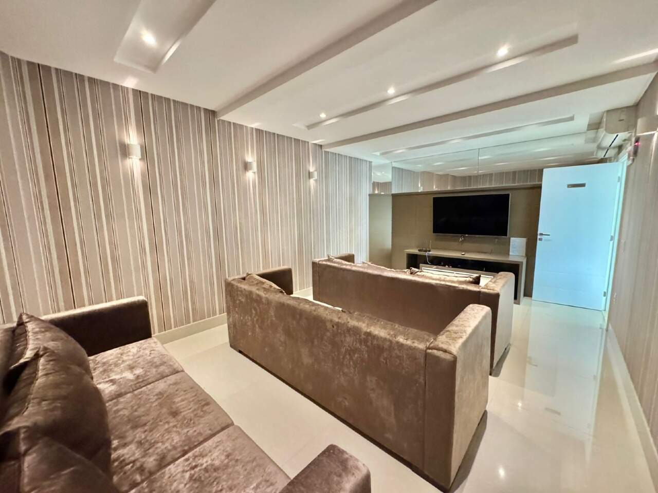 Apartamento à venda no Meia Praia: 