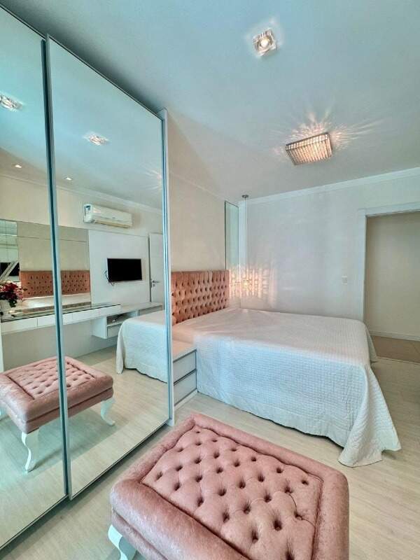 Apartamento à venda no Meia Praia: 