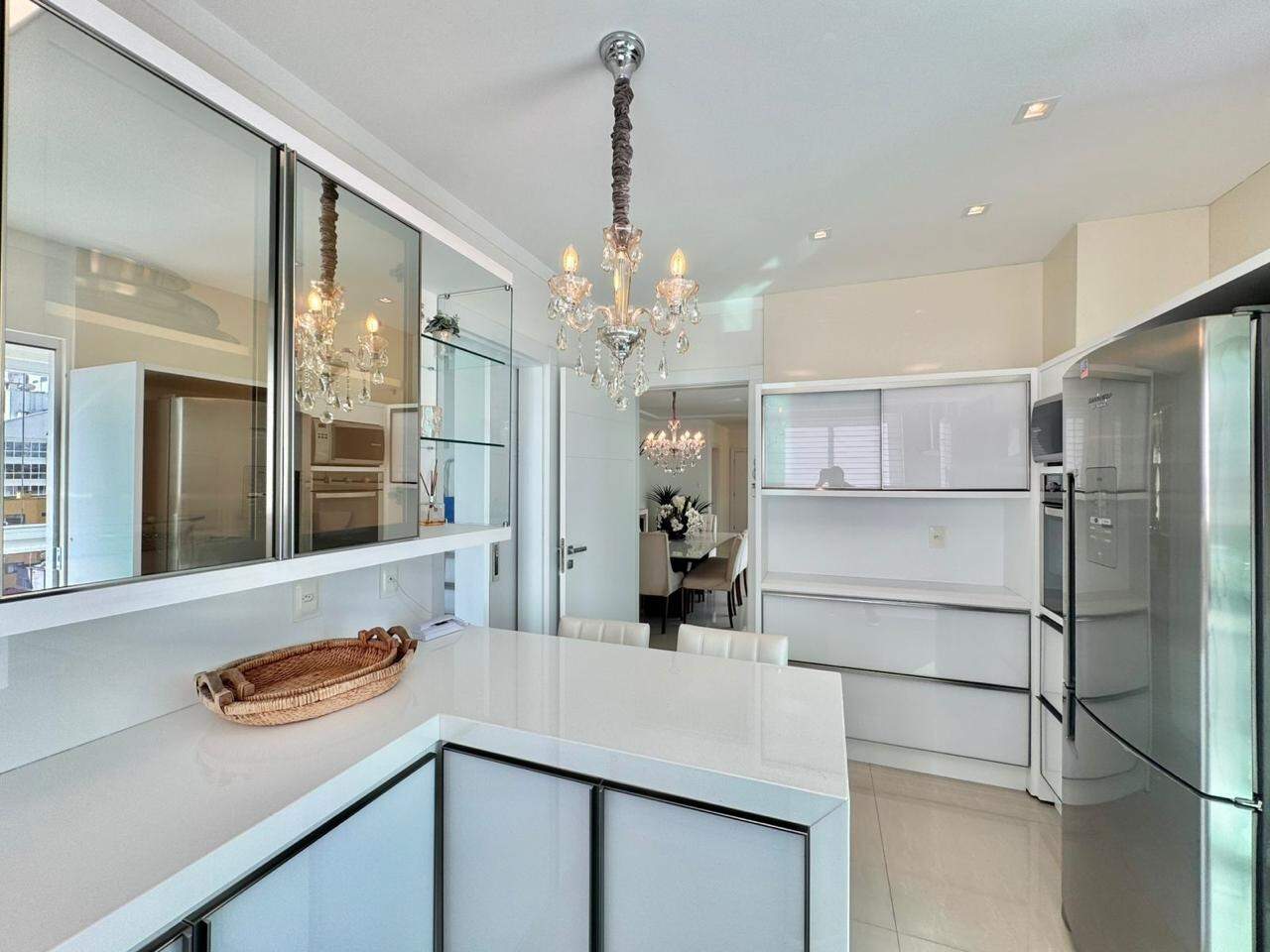Apartamento à venda no Meia Praia: 