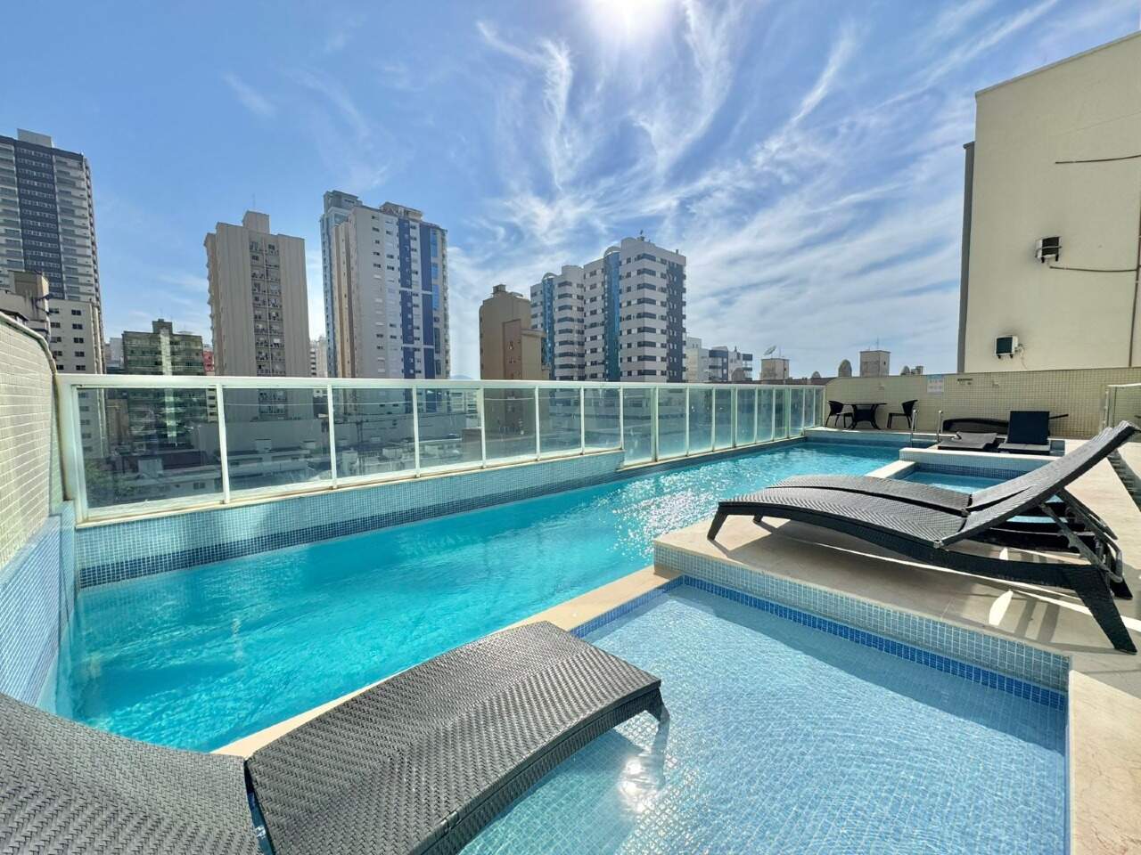 Apartamento à venda no Meia Praia: 