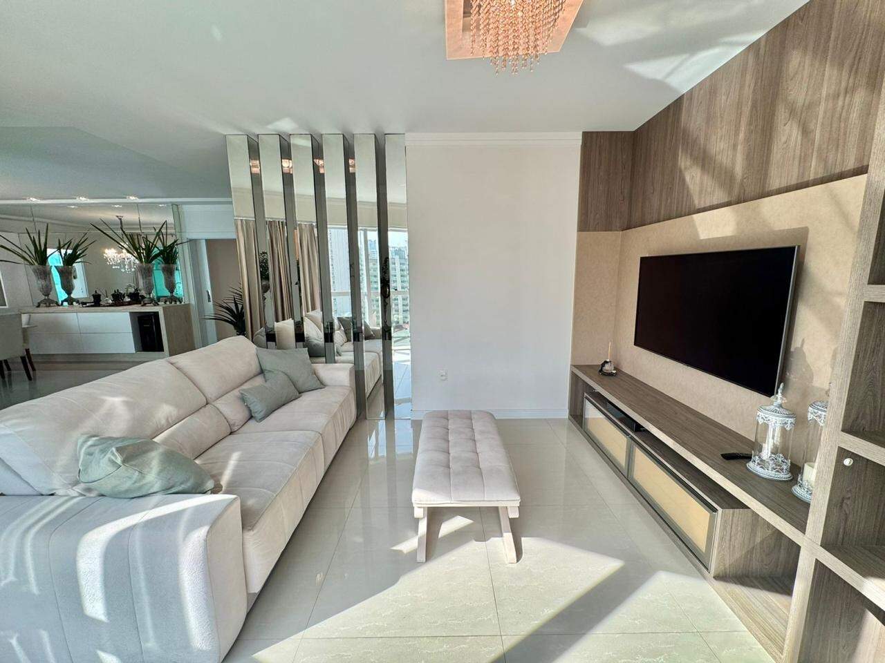 Apartamento à venda no Meia Praia: 
