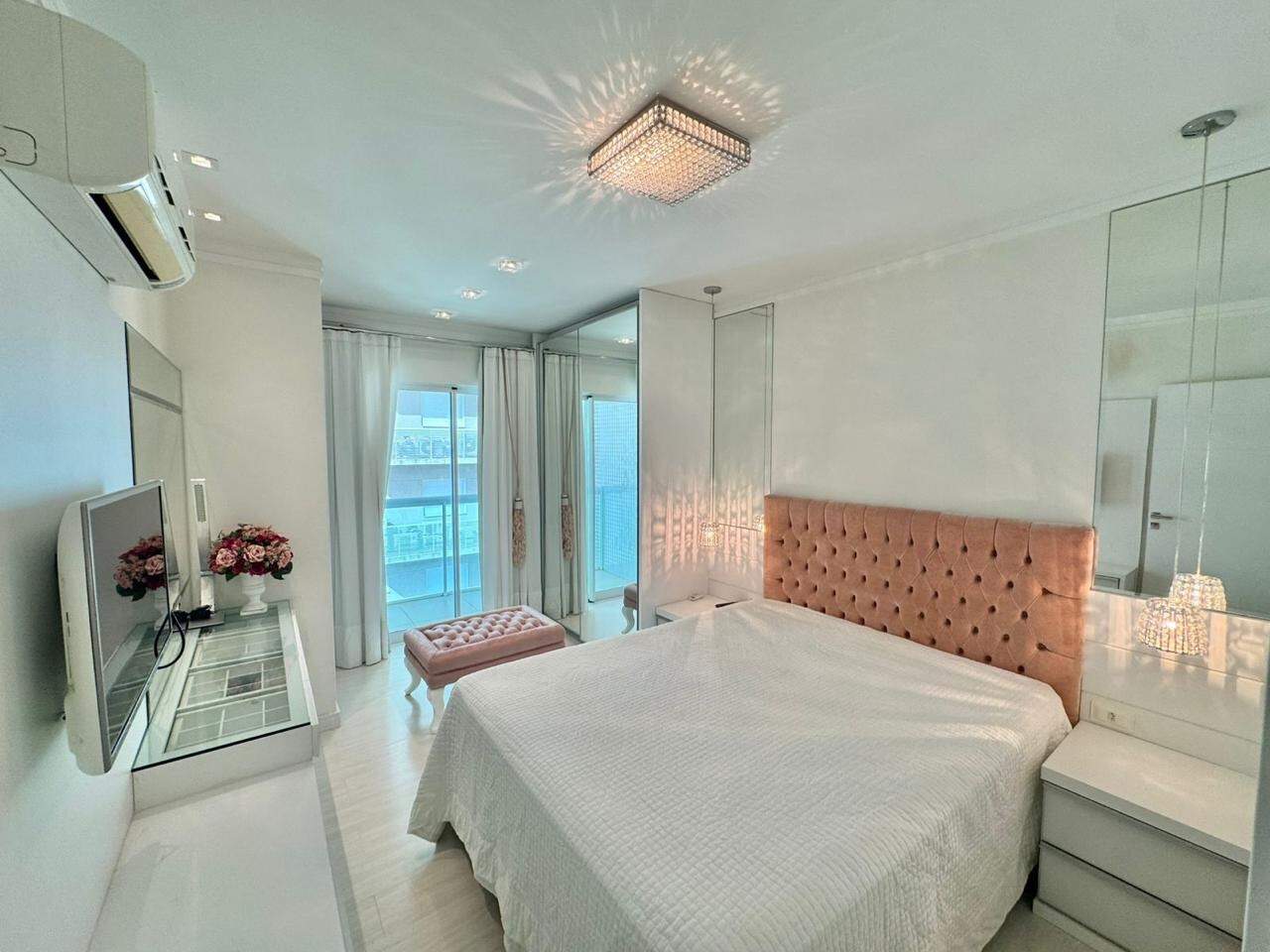 Apartamento à venda no Meia Praia: 