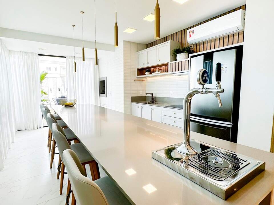 Apartamento à venda no Meia Praia: 