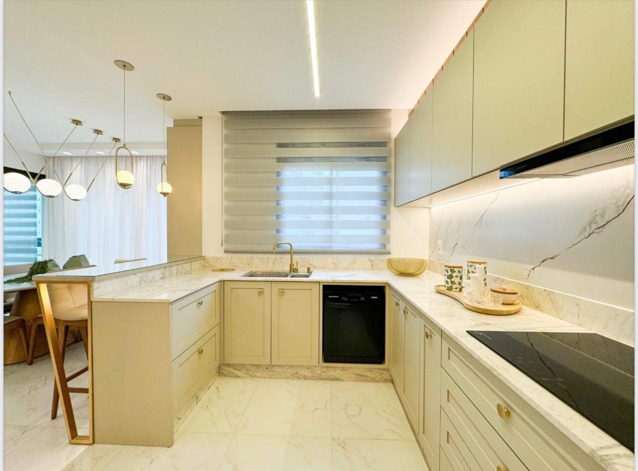 Apartamento à venda no Meia Praia: 