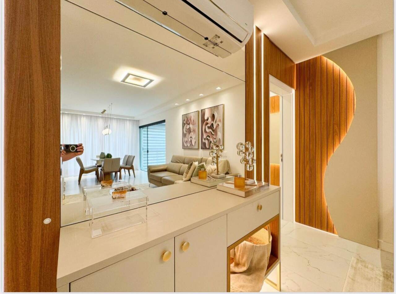 Apartamento à venda no Meia Praia: 