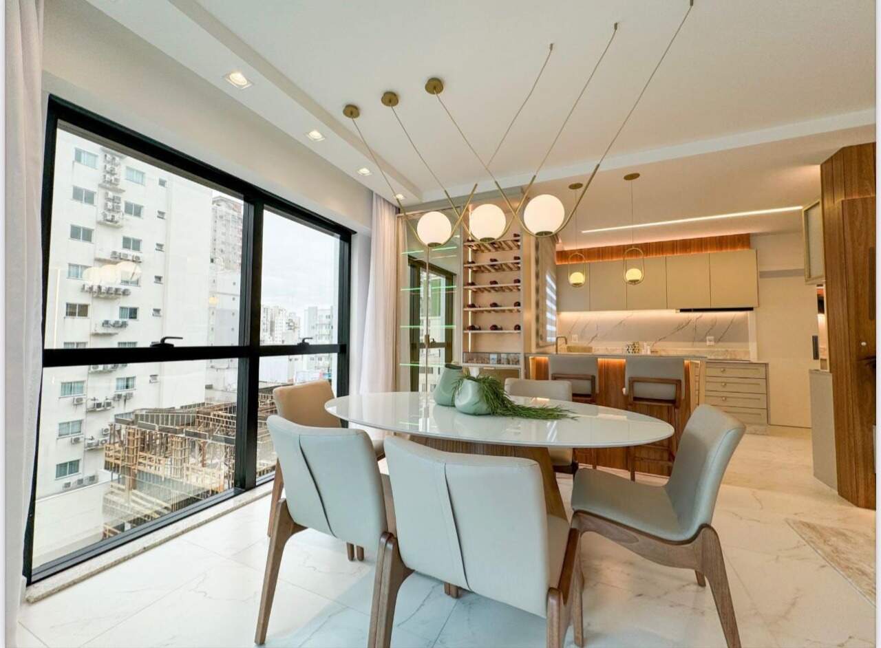Apartamento à venda no Meia Praia: 