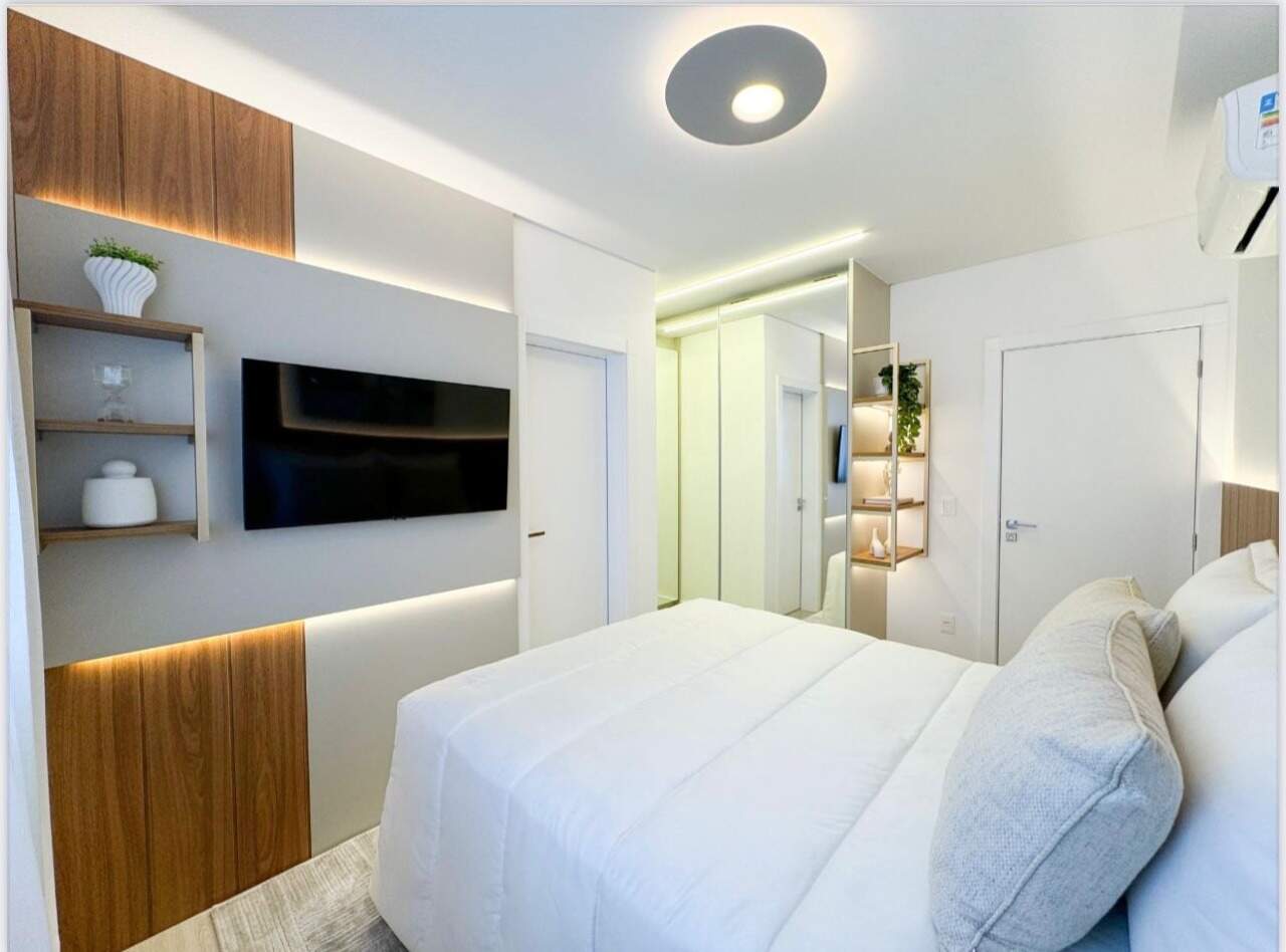 Apartamento à venda no Meia Praia: 