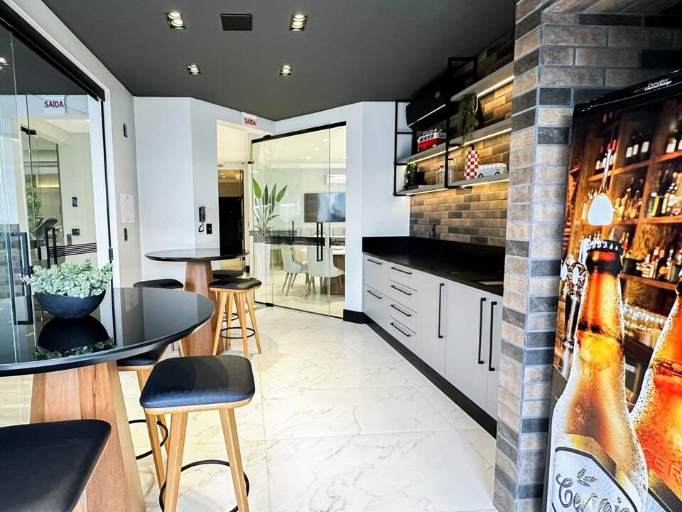 Apartamento à venda no Meia Praia: 