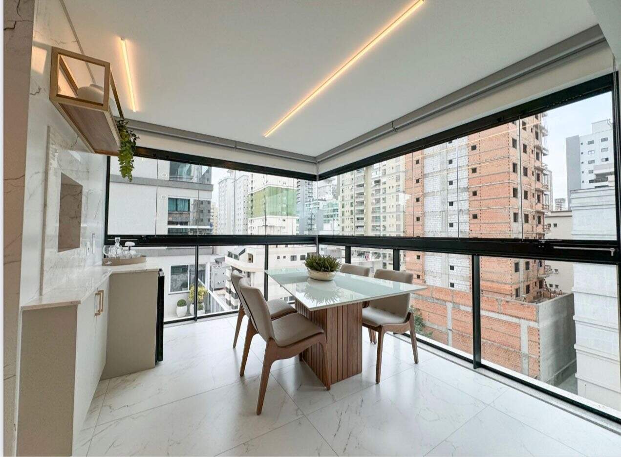 Apartamento à venda no Meia Praia: 