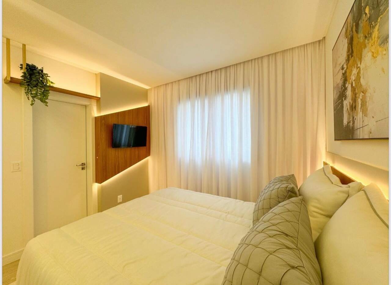 Apartamento à venda no Meia Praia: 