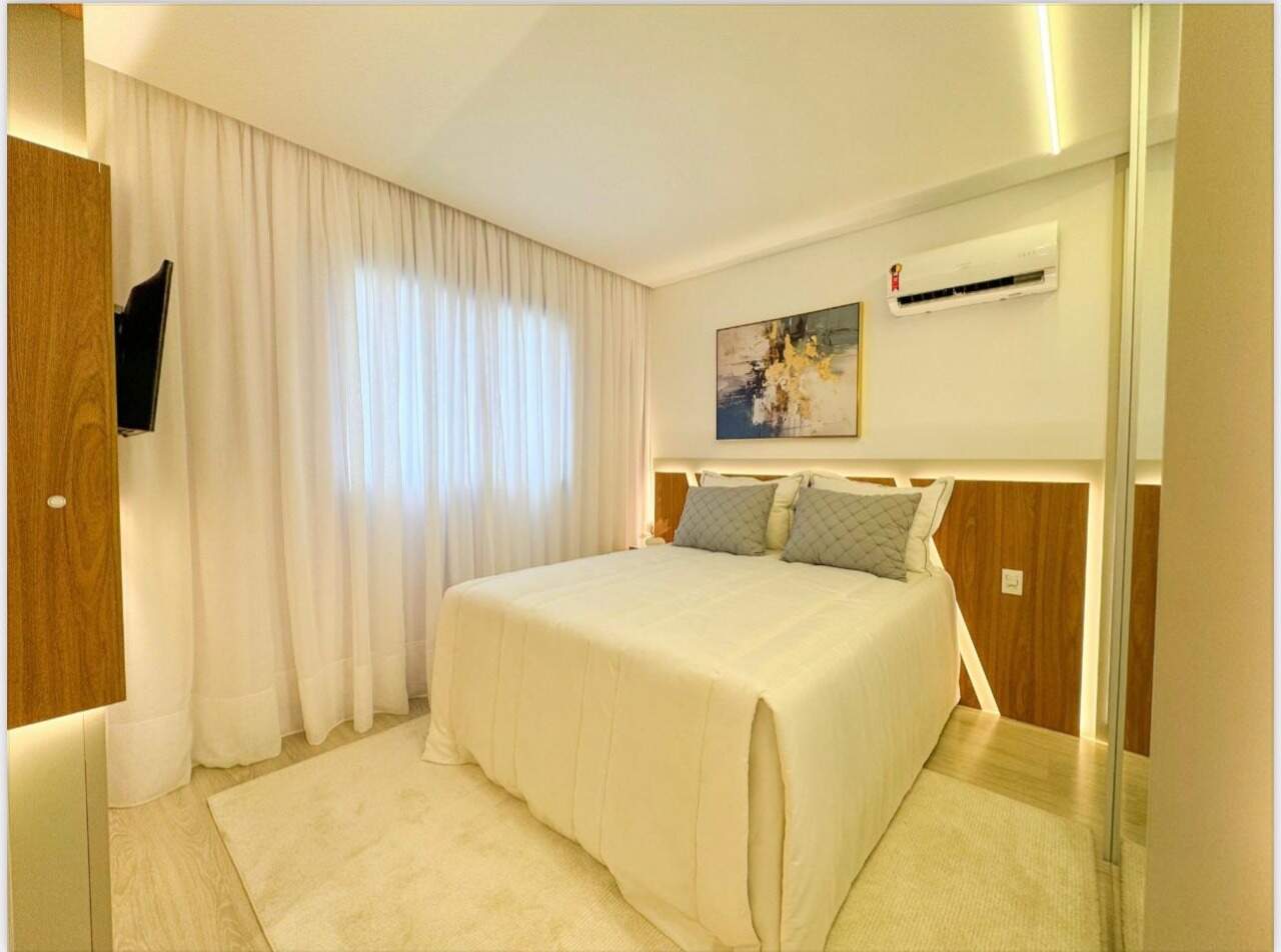 Apartamento à venda no Meia Praia: 